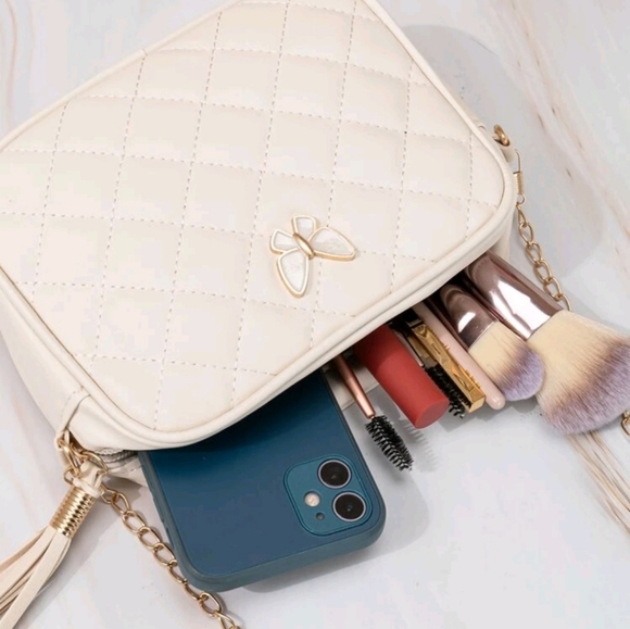 Tassel Fashion Bag - Picture 2 of 3